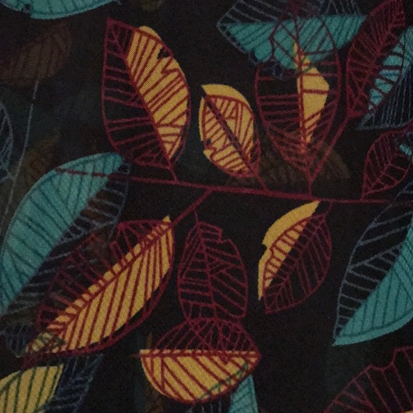 LuLaRoe Monroe Fringe Overlay - Picture 4 of 6